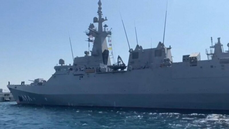 Im saudi-arabischen Jeddah kam am Samstag ein Schiff (Bild) mit 50 eigenen Staatsbürgern „und einer Reihe von Staatsangehörigen befreundeter Länder“ an. (Bild: AFP/Al-Ikhbaryia TV)