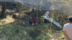 Der Pilot eines Hängegleiters ist am Samstag in St. Lorenzen im Mürztal aus noch unbekannter Ursache abgestürzt. (Bild: APA/FF ST. LORENZEN)