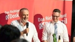 Vier Stationen am Samstag: Am Abend tritt Doskozil in Köflach auf. Bis weit nach 23 Uhr diskutiert er mit Genossen. (Bild: Diverse Fotografen/dosko)