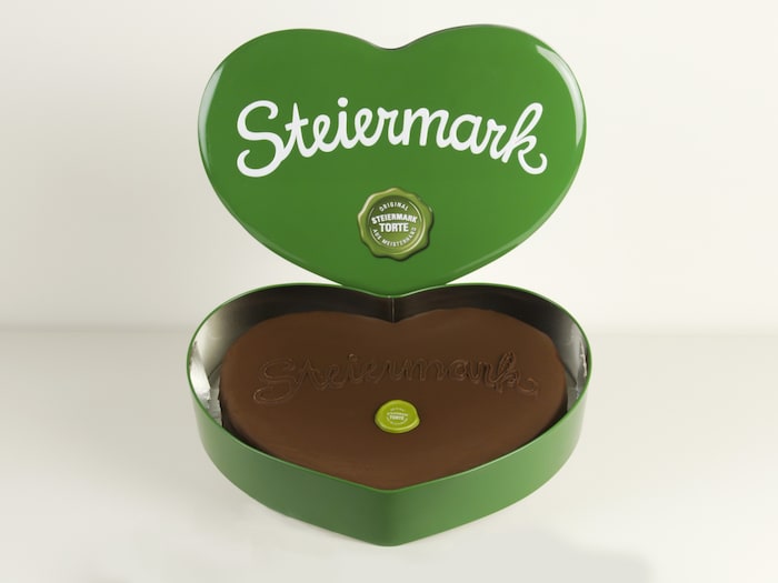 Sie kommt aus dem grünen Herzen der Steiermark und vereint zartschmelzenden Nougattraum mit der ...
