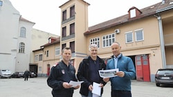 Oberbrandmeister Gerhard Roth, Stadtrat Manfred Eber und Branddirektor Klaus Baumgartner (von links). (Bild: Christian Jauschowetz)