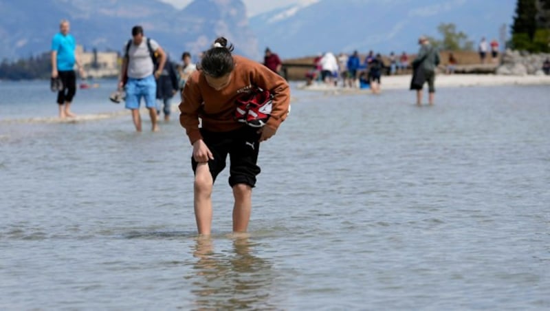 Derzeit kann man zu Fuß vom Hauptland zur Insel San Biagio gelangen. (Bild: AP)