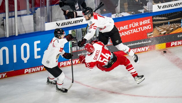 Eishockey-Verteidiger Thimo Nickl (re.) will nach Nordamerika. (Bild: GEPA pictures)
