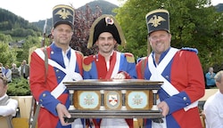 Erich (v.l.), Sebastian und Günter bei der sogenannten Ladübertragung (Bild: ROLAND HOLITZKY)