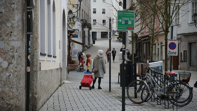 Hallein am Tag nach der Landtagswahl: Auch in Salzburgs zweitgrößter Stadt sind FPÖ und KPÖ die großen Wahlsieger. (Bild: Tröster Andreas)