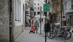 Hallein am Tag nach der Landtagswahl: Auch in Salzburgs zweitgrößter Stadt sind FPÖ und KPÖ die großen Wahlsieger. (Bild: Tröster Andreas)