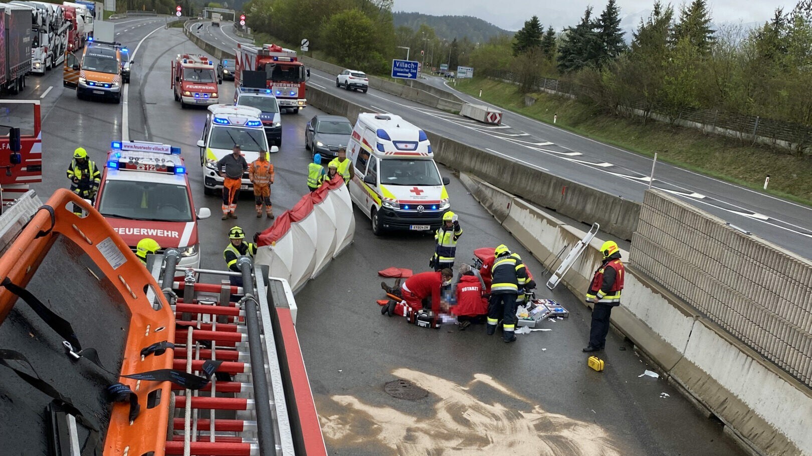 Gegen Laster Gekracht - Tauernautobahn: Lenker Nach Crash Schwer ...