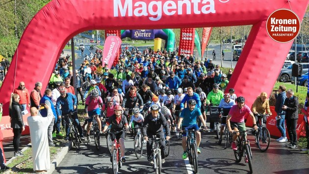 Der offizielle Start findet um 10 Uhr unter dem Magenta-Bogen beim Minimundus statt. (Bild: Uta Rojsek-Wiedergut)