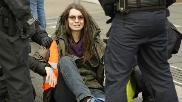 Martha Krumpeck bei einem von vielen Klimaprotesten in Wien (Bild: APA/Letzte Generation Österreich)