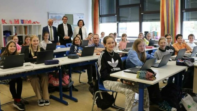 Minister Polaschek und Bildungsdirektorin Meixner auf Besuch am BG/BRG/BORG Hartberg. (Bild: Bildungsdirektion)
