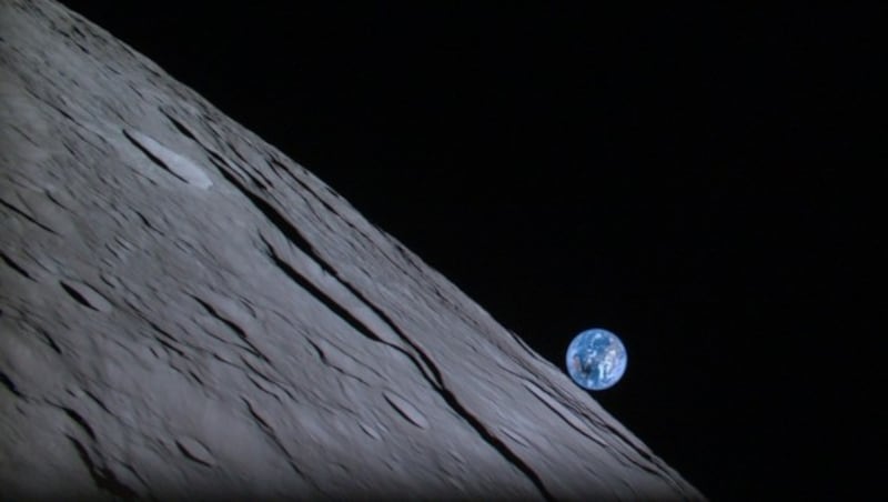 Diese Aufnahme vom Aufgang der Erde über dem Mond machte die Sonde noch - bald darauf brach der Kontakt ab. (Bild: Ispace)