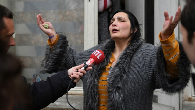 Die Mutter ist verzweifelt und fordert Aufklärung nach dem Tod ihrer kleinen Tochter. (Bild: AFP)