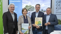 Präsentierten am Mittwoch den Fortschrittsbericht des Grazer Klimaschutzplans: Werner Prutsch vom Grazer Umweltamt, Vize-Bürgermeisterin Judith Schwentner, Magistratsdirektor der Stadt Graz, Martin Haidvogel und Holding Graz-Vorstand Wolfgang Malik (v.r.n.l.). (Bild: Stadt Graz/Foto Fischer)