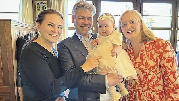 Praterchefin Silvia Lang (li.) mit den Eltern Wolfgang und Iris Gruber und der kleinen Lilly. (Bild: prater.at)