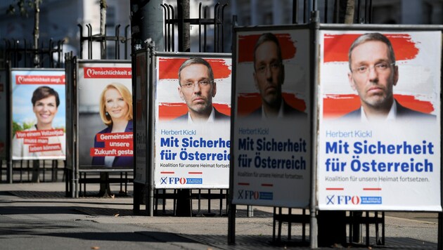 Plakate der Parteien für die Nationalratswahl 2019 (Archivbild) (Bild: APA/ROLAND SCHLAGER)