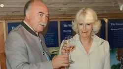 Mit Camilla stieß Opitz bei der Eröffnung des Weinguts in Cornwall an.