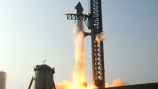 Kurz nach dem Start ließ man die SpaceX-Rakete explodieren. (Bild: PATRICK T. FALLON)