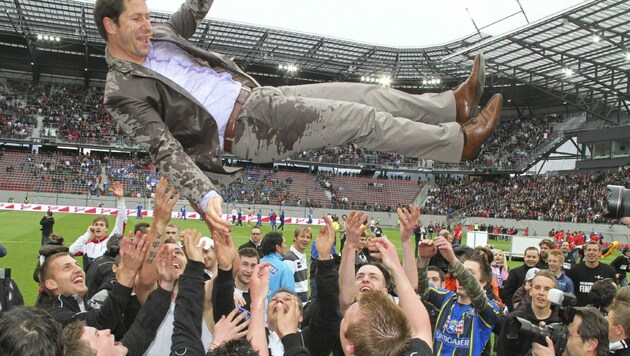 Franco Foda holte mit Sturm nach harten Zeiten 2010 in Klagenfurt den Cup-Titel. (Bild: KRONEN ZEITUNG)