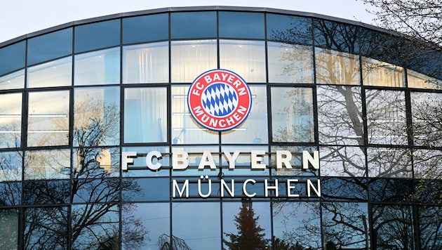 FC Bayern changes its club logo. (Bild: APA/dpa/Felix Hörhager)