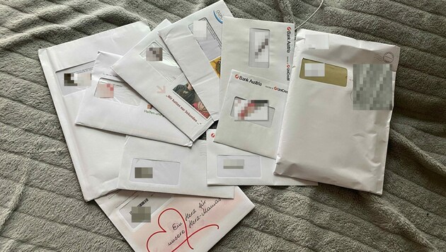 „Ausbeute“ eines einzigen Tages: Auch wichtige Bankbriefe von Fremden landeten in Zeiselmauer im falschen Postkastl. (Bild: zVg, Krone KREATIV)