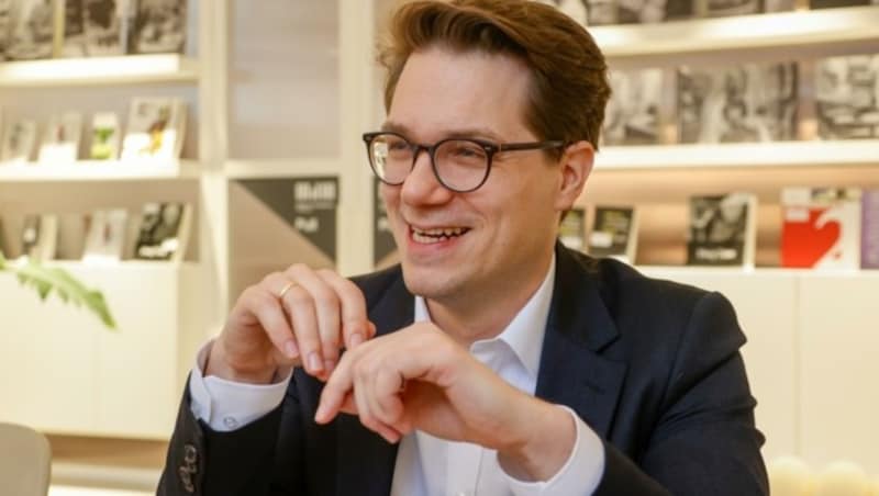 Lukas Crepaz wurde im Jahr 1981 in Hall in Tirol geboren. Schon während seines Studiums der Internationalen Wirtschaftswissenschaften war er als kaufmännischer Mitarbeiter beim Osterfestival Tirol tätig. (Bild: Tschepp Markus)