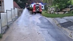 Zahlreiche Keller wurden durch die sintflutartigen Regenfälle überflutet. (Bild: Bezirksfeuerwehrkommando Jennersdorf )