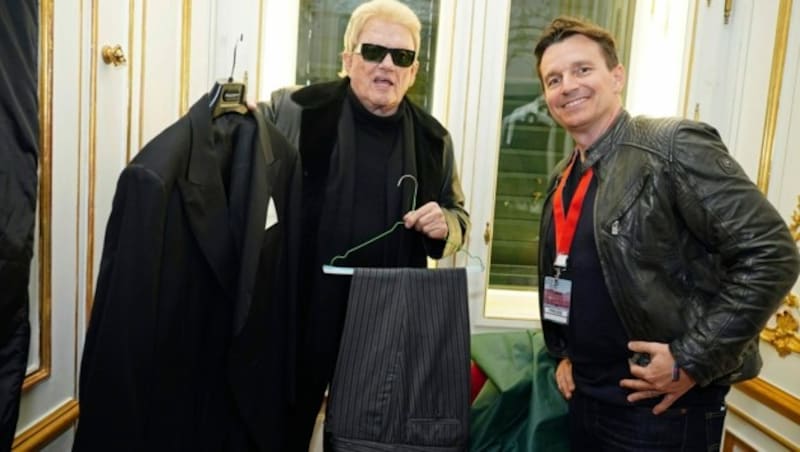 „Krone“-ADABEI Norman Schenz backstage mit Heino in dessen Garderobe im Schloss Schönbrunn. (Bild: Andreas Tischler)