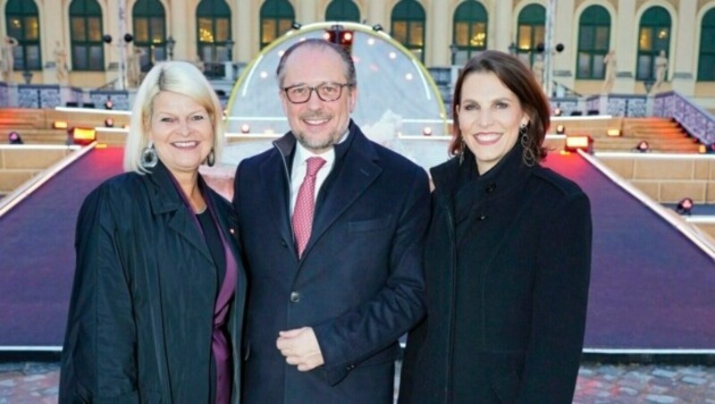 Ministerial: Klaudia Tanner, Alexander Schallenberg und Karoline Edtstadler. (Bild: Andreas Tischler)