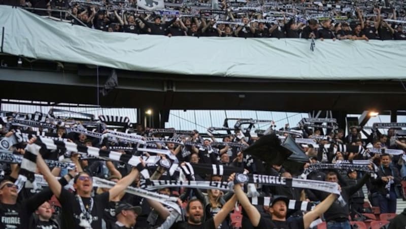 30.000 Fans werden auch heuer wieder für eine beeindruckende Kulisse in der „28 Black Arena“ sorgen.  (Bild: Sepp Pail)