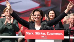 SPÖ-Parteichefin Pamela Rendi-Wagner am Montag bei der Kundgebung zum 1. Mai-Aufmarsch (Bild: Florian Wieser/APA)