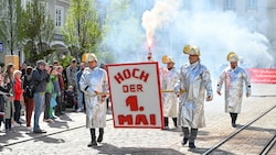 Hoch der 1. Mai! Die Stahlkocher der Voest sind immer ein beeindruckender Anblick. (Bild: © Harald Dostal / 2023)