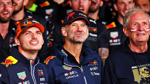 Max Verstappen, Adrian Newey and Helmut Marko (Bild: GEPA pictures)