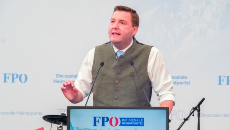 Der Linzer Sicherheitsstadtrat war der erste FPÖ-Redner des Tages. (Bild: Horst Einöder/Flashpictures)