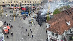 Die Fans des SK Sturm feiern in der Innenstadt (Bild: krone.at)