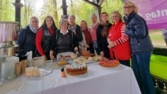 Kuchen und Kaffee werden selbst mitgebracht. Der Erlös davon kommt bedürftigen Frauen zugute. (Bild: SPÖ / Feistritzer )