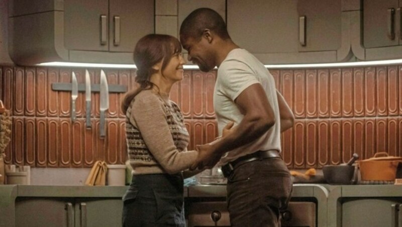 Sheriff Holston (David Oyelowo) und seine Frau Allison (Rashida Jones) stellen das System in Frage. (Bild: Apple)