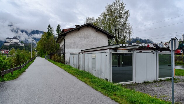 Das nun anderweitig verplante Grundstück für den auf Eis gelegten Neubau der Wasserrettung-Dienststelle Kufstein. (Bild: Hubert Berger)