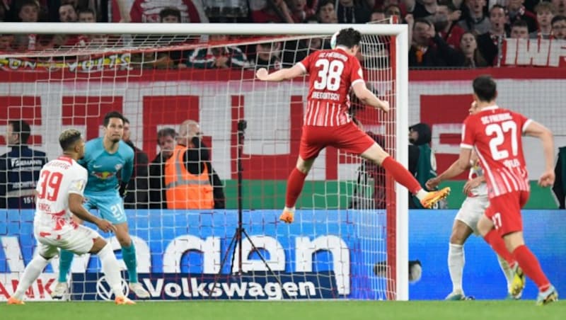 Auch Michael Gregoritschs Treffer zum 1:4 konnte das Pokal-Aus nicht verhindern. (Bild: APA/AFP/Thomas KIENZLE)