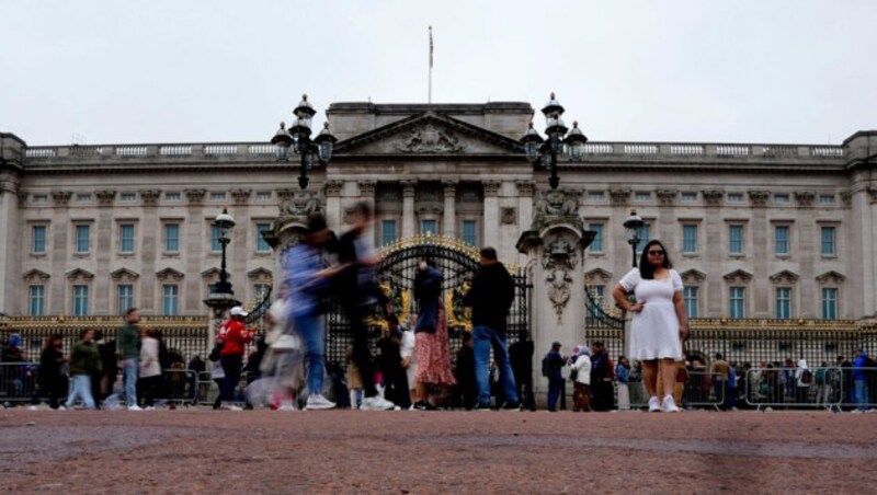 In London kam es am Dienstagabend zu einem Zwischenfall nahe des Buckingham Palace. (Bild: AP)