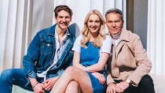 Generalintendant Alfons Haider mit den Hauptdarstellen Anna Rosa Döller und Timotheus Hollweg. (Bild: Marco Sommer)