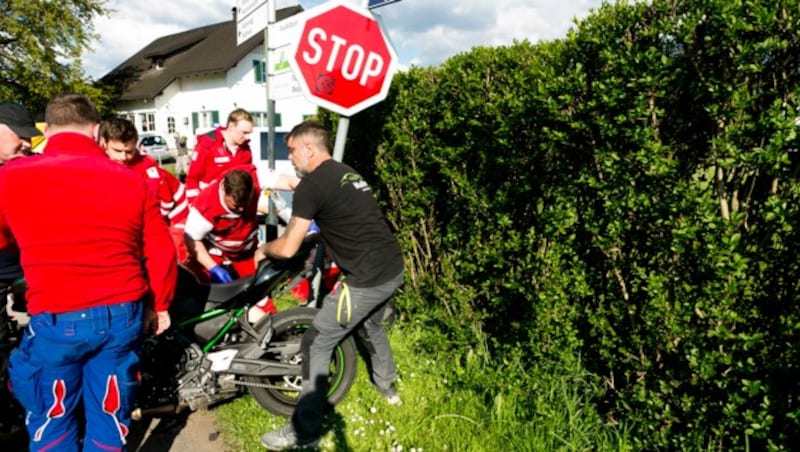 Beide Motorradfahrer wurden bei dem Unfall verletzt. (Bild: Mathis Fotografie)