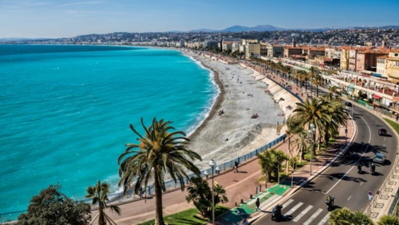 Die Promenade des Anglais zieht sich über sieben Kilometer lang an der Küste von Nizza. (Bild: Andrea Thomas)