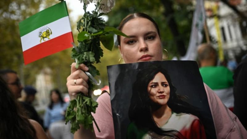 Noch im Jänner 2023 kam es zu blutigen Protesten im Iran, Anlass war der gewaltsame Tod von Mahsa Amini. (Bild: Daniel MIHAILESCU / AFP)