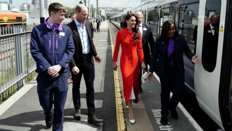 William und Kate machten sich mit der U-Bahn auf den Weg nach Soho. (Bild: APA/AFP/POOL/Jordan Pettitt)