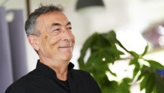 Hubert von Goisern bei der Pressekonferenz am Badeschiff in Wien (Bild: APA/EVA MANHART)