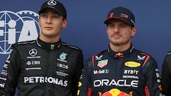 Fahren George Russell (links) und Max Verstappen bald gemeinsam für Mercedes? (Bild: Associated Press)