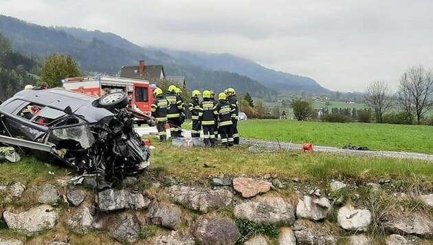 Der Verdächtige versuchte sich durch einen Unfall das Leben zu nehmen. (Bild: Feuerwehr St.Lorenzen im Paltental)