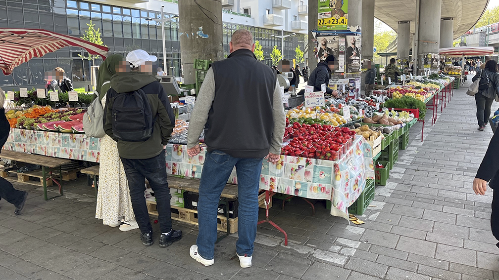 Die Obst- und Gemüsestände standen im Fokus einer Schwerpunktkontrolle. (Bild: Einsatzteam Stadt Wien)