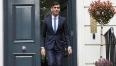 Die Konservative Partei von Premierminister Rishi Sunak (Bild) ist bei den Kommunalwahlen in England auf eine historische Niederlage zugesteuert. (Bild: Stefan Rousseau/PA via AP)