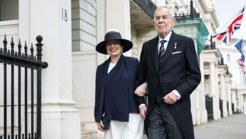 Van der Bellen und Schmidauer auf dem Weg zur Krönung. (Bild: HBF/Peter Lechner)